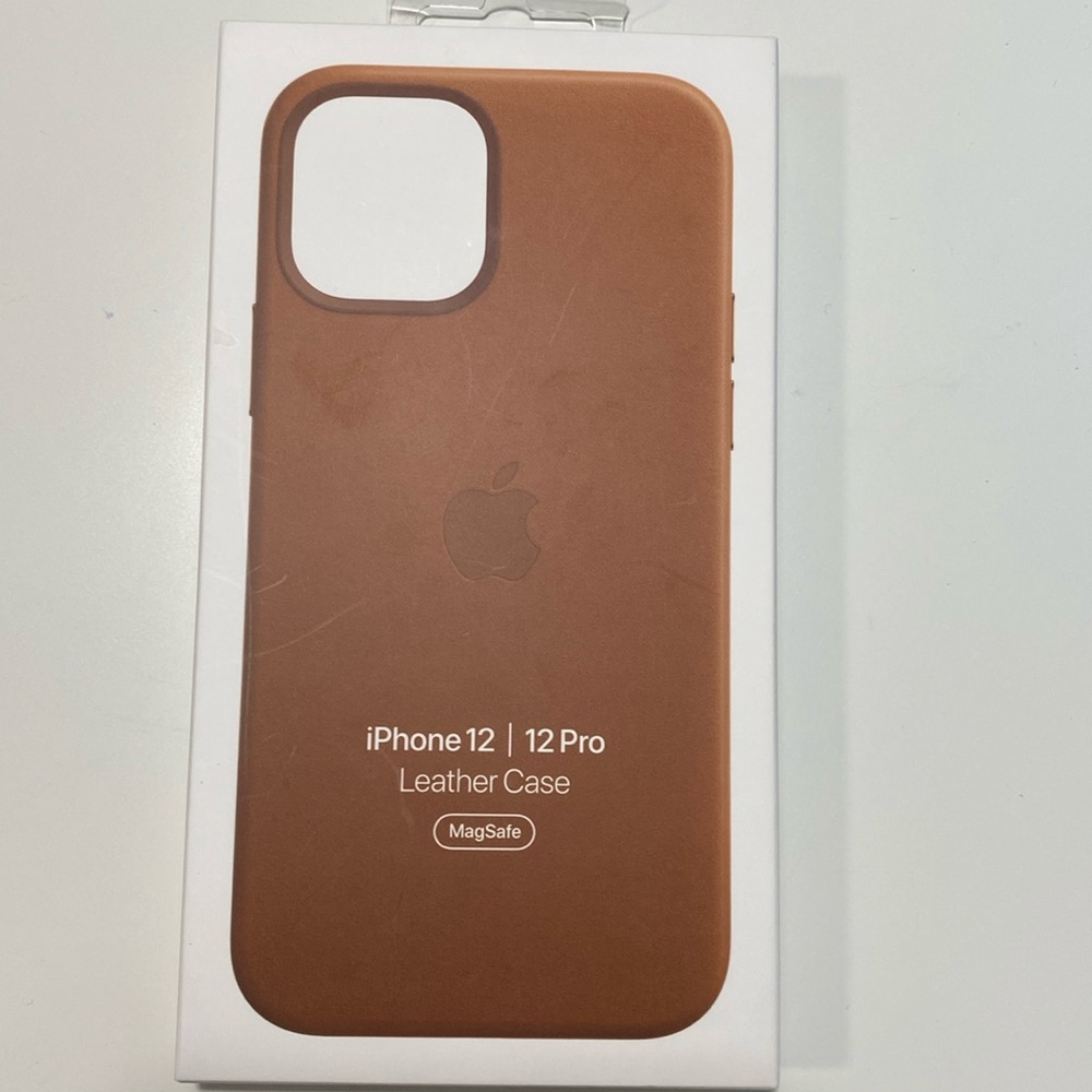 Apple iPhone, 12/12 Pro leather case in saddle Brown, box included gently used